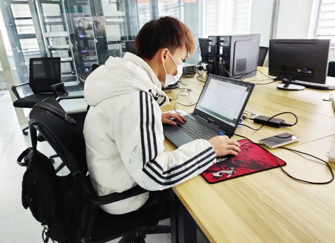 服务客户，EMC易倍(中国)人是认真的!